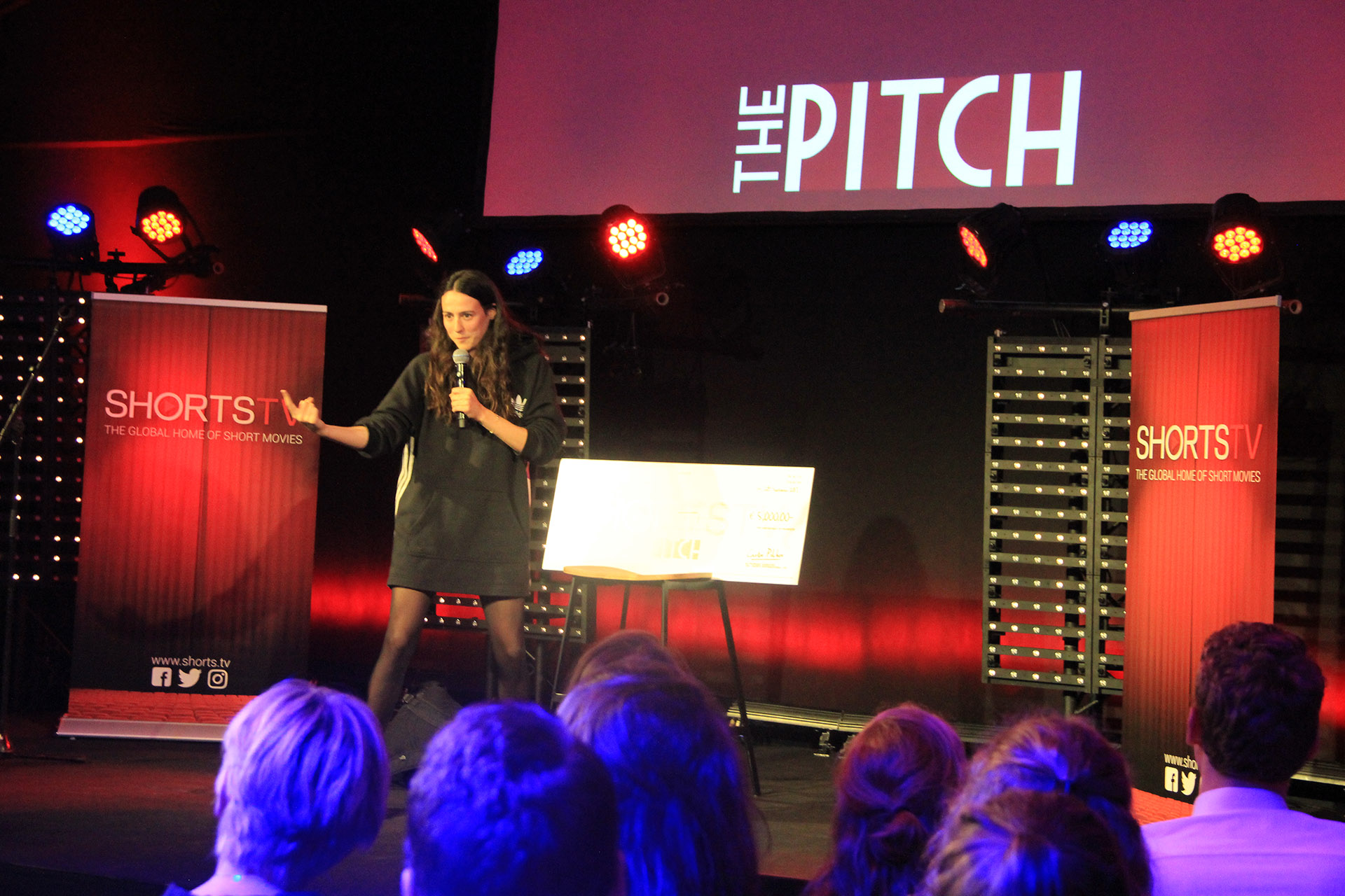 Joosje Duk pitches 'Thin Ice/Glad Ijs'